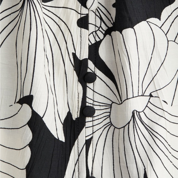 H&M Loose Fit Crinkled Weave Floral Dress (Size M) - Picture 2 of 7